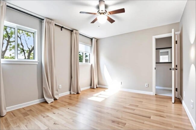Building Photo - 907 Chiswick Dr
