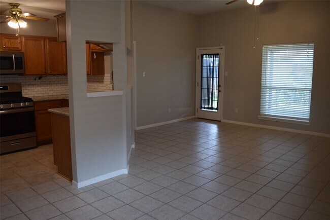 Building Photo - 18130 Beaverdell Dr