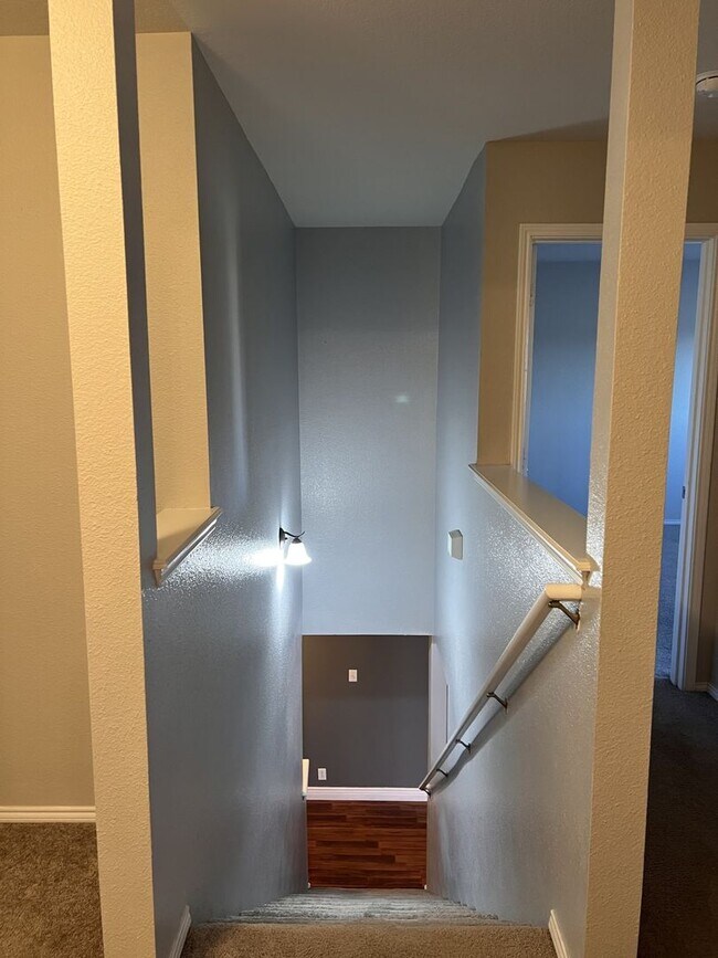 Building Photo - Beautiful two-story home in the desirable Silver Oaks community!