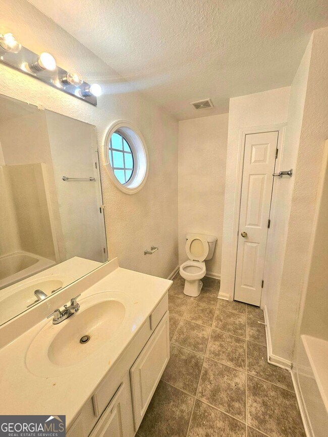 Building Photo - 322 Brookview Dr