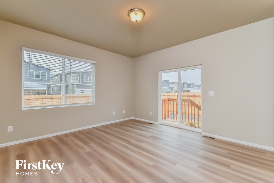 Building Photo - 11179 Murrelet Dr