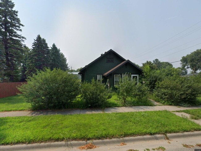 Building Photo - "Charming 3-Bed Home with Granite Elegance...