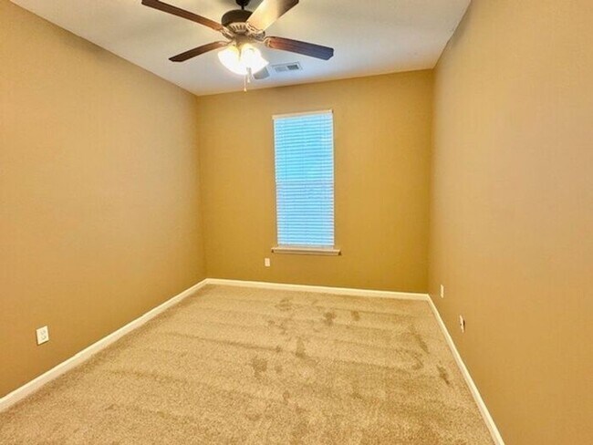Building Photo - Now Leasing a 4-bedroom 2 bath home in Olive Branch. Available Now!