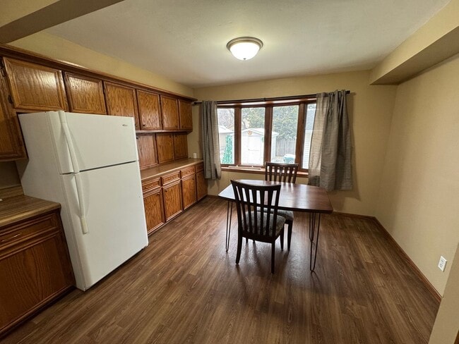 Building Photo - Main level house