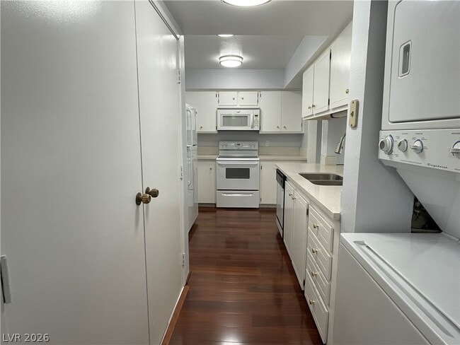 Building Photo - 205 E Harmon Ave