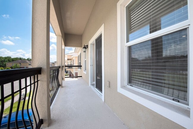 Building Photo - Elegant 2 bedrooms/2 bath condo located in St. Cloud with 1-Car garage