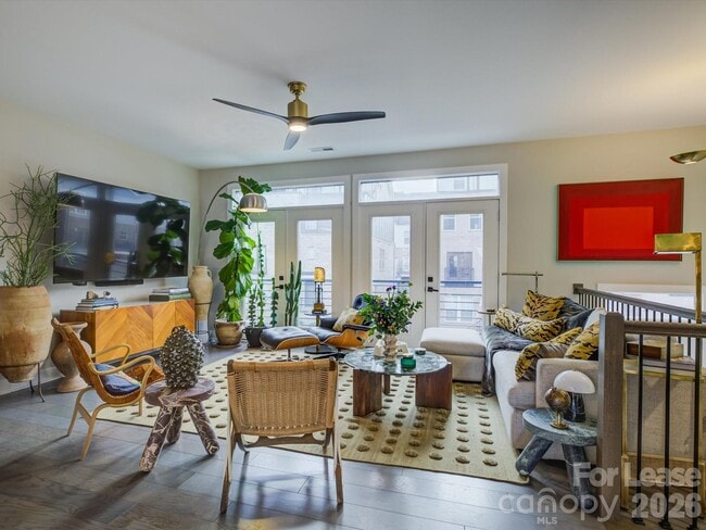 Building Photo - 11015 Stetler St