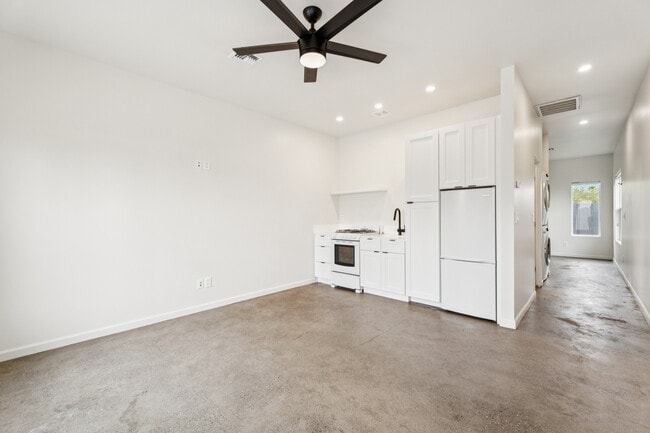 Building Photo - 1717 W Berridge Ln