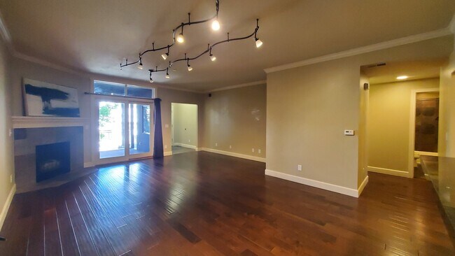 Building Photo - 133 W Northwood Ln