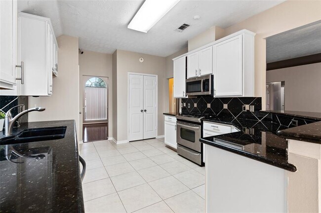 Building Photo - 10326 N Laurel Branch Dr