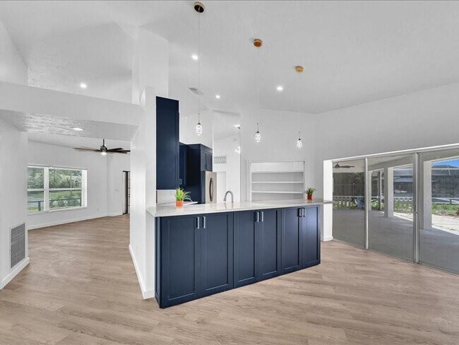 Building Photo - 2928 SE Bella Rd