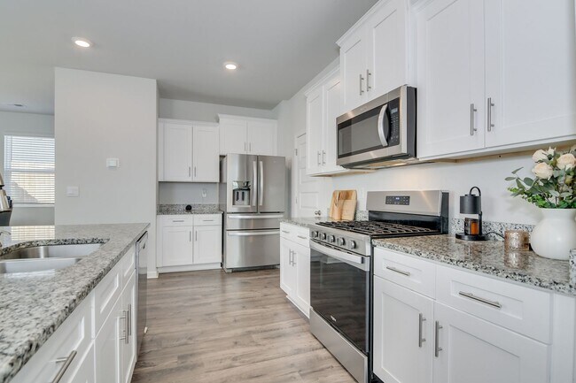 Building Photo - 4 Bedroom 3 Bathroom Two Story Home