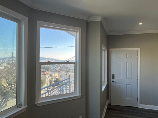 Building Photo - 337 Lakeview Ave