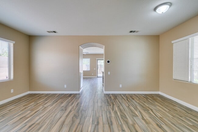 Building Photo - GORGEOUS 2 STORY HOME*4 BEDROOMS*TONS OF U...