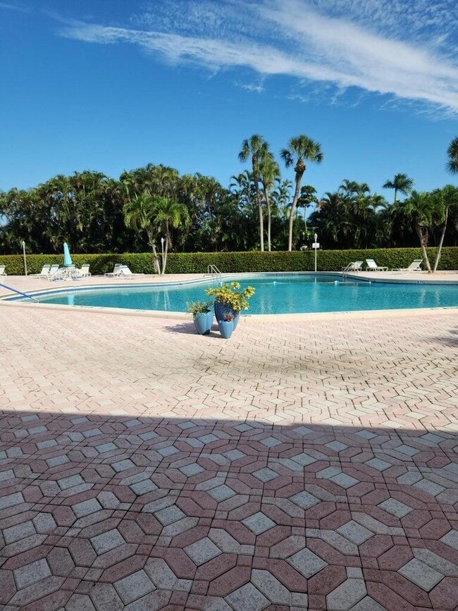 Building Photo - 2790 Ashley Dr E