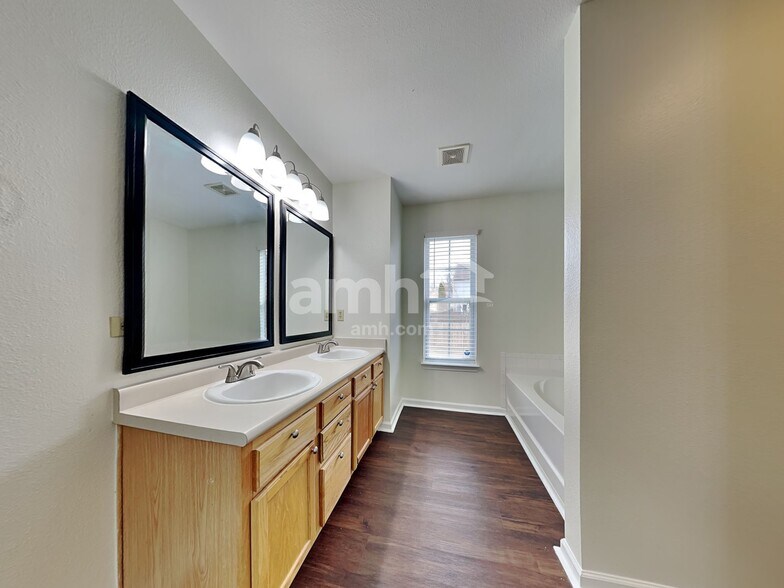 Building Photo - 9508 Weston Woods Ln