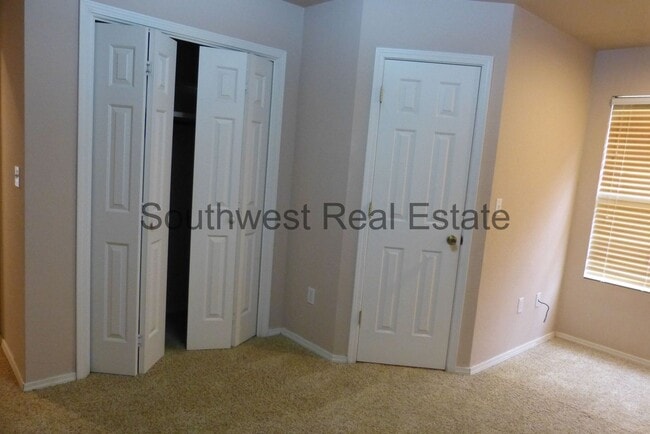 Building Photo - 2 bedroom 2 bath home.