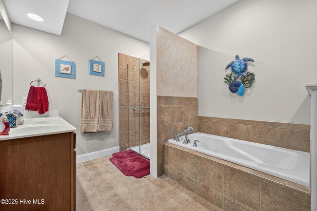 Building Photo - 3253 Gardenwood Dr