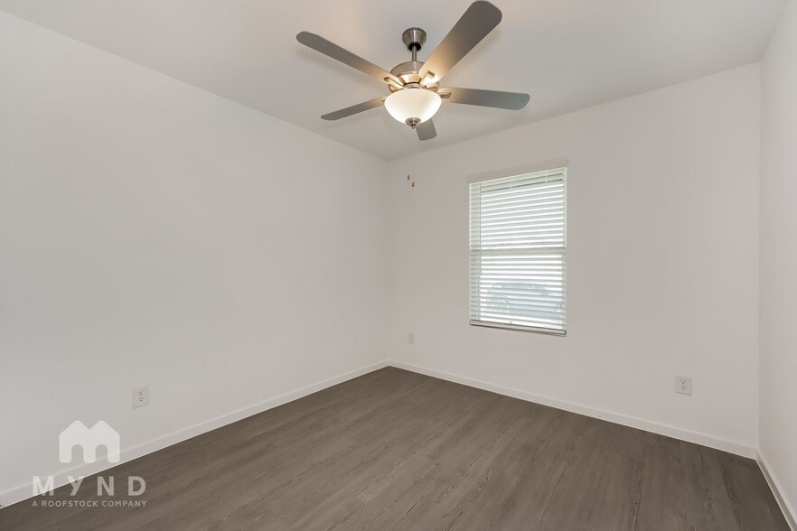 Building Photo - 2712 Ctr Crk Ln