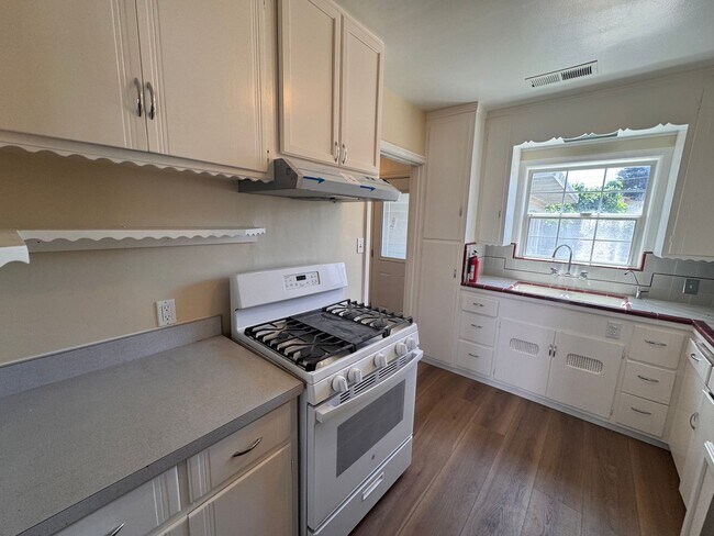 Building Photo - 21 Orange Dr