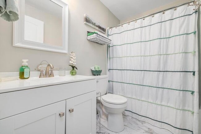 Building Photo - 1300-1330 Windsor Avenue - 1306B