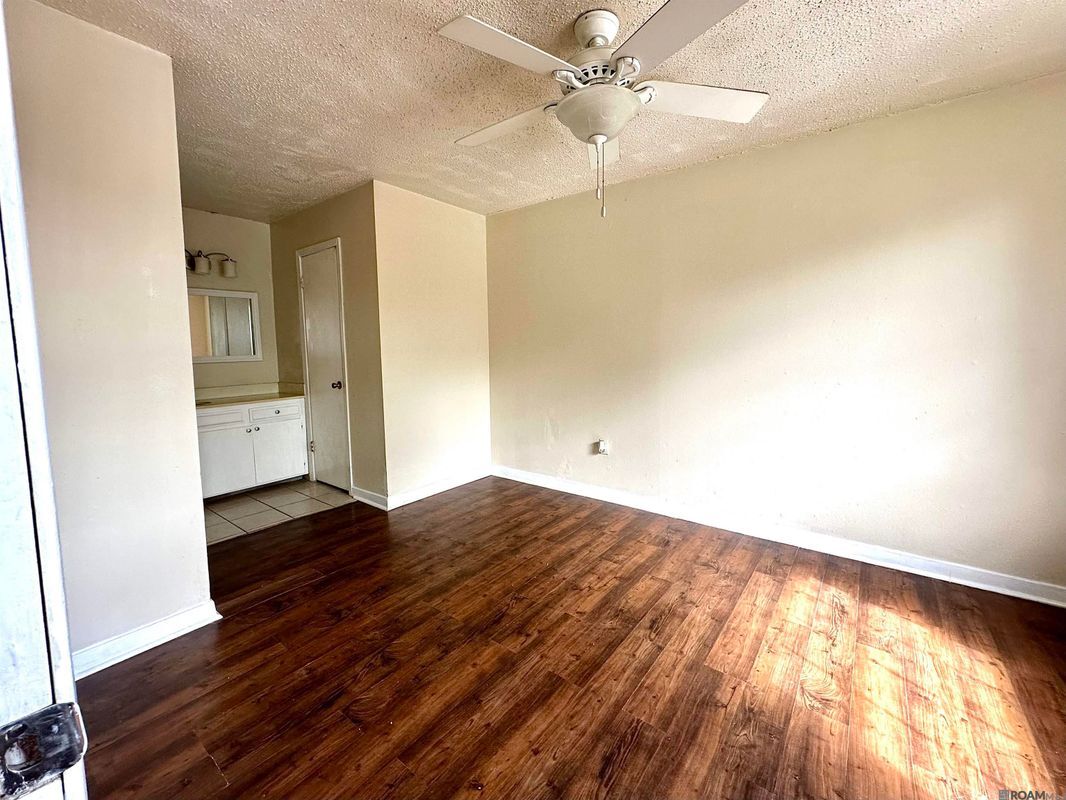 Building Photo - 15855 Sunderland Ave