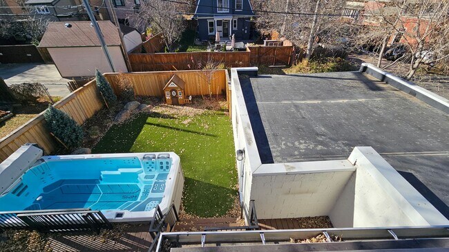 Building Photo - Modern Park Hill Home