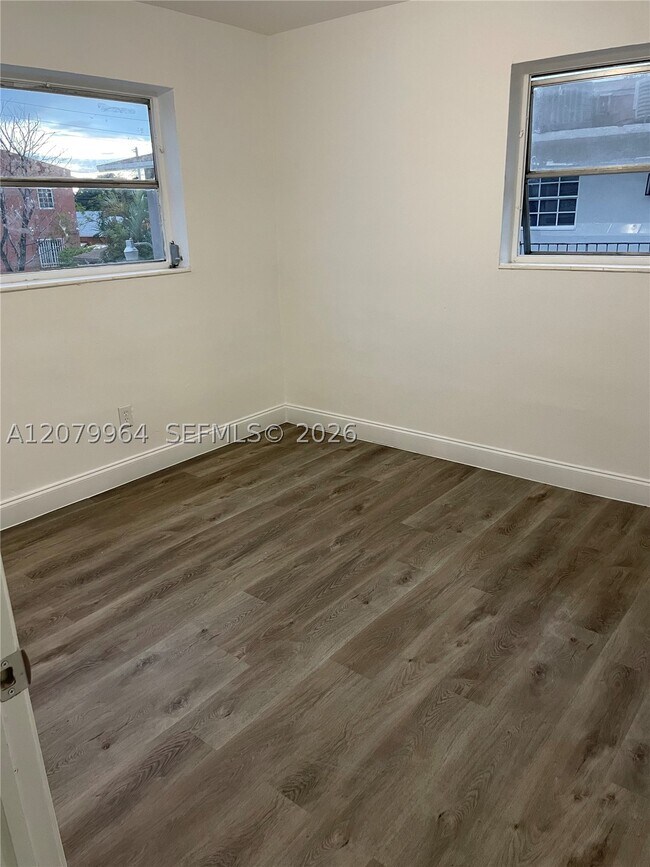 Building Photo - 633 NW 23rd Pl