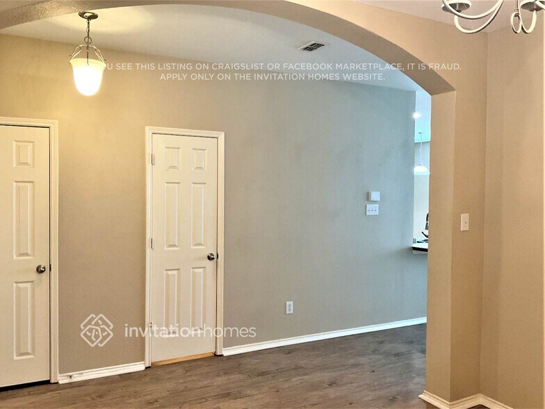 Building Photo - 1116 Sweetwater Dr