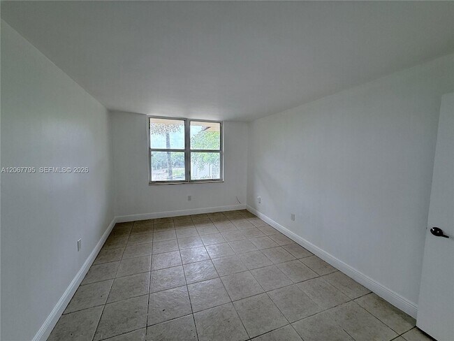 Building Photo - 1800 Sans Souci Blvd