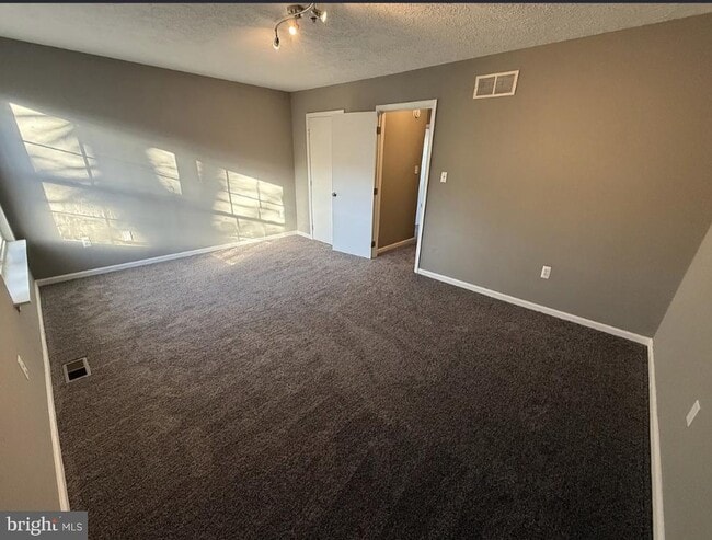 Building Photo - 30 Sycamore Dr