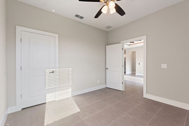 Building Photo - 361 Begonia Ct