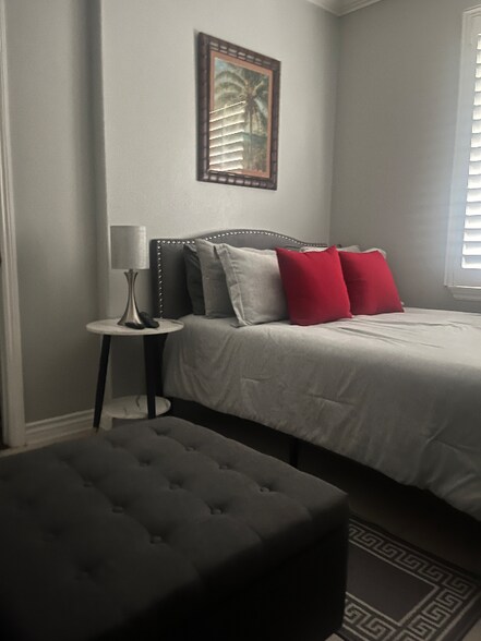 Building Photo - 8418 Lourenco Ln