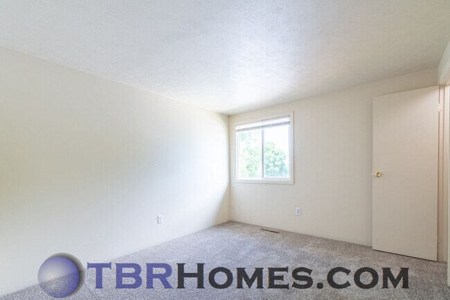 Building Photo - 9530 Pierce St