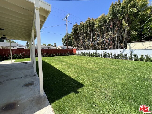 Building Photo - 5835 Shoshone Ave