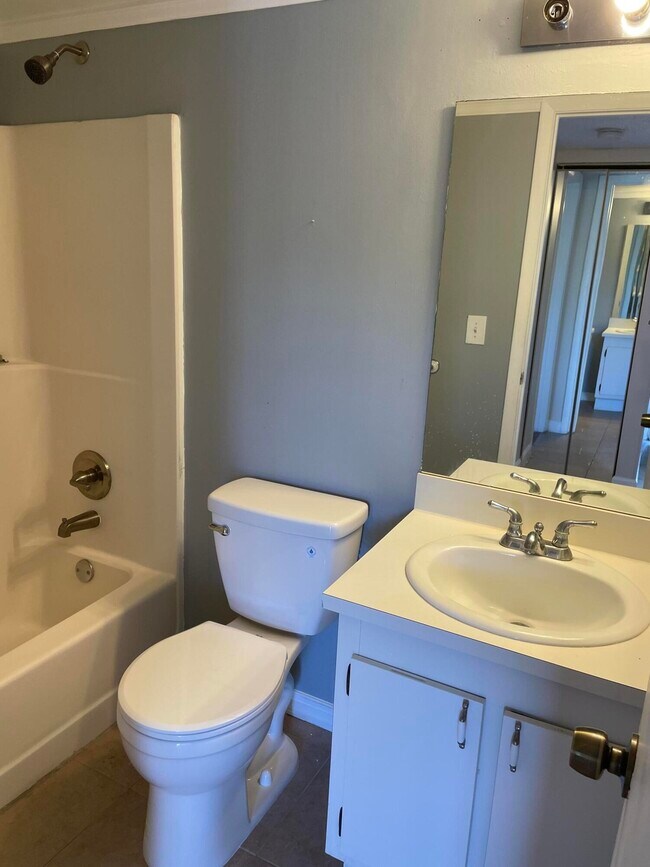 Building Photo - 6832 Palmetto Cir S