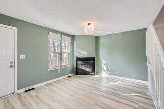 Building Photo - *Updated 3-Bedroom Townhome with Balcony a...