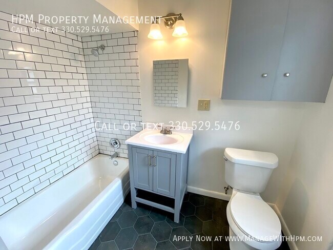 Building Photo - 1415 Yale Ave NW