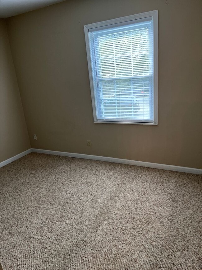 Building Photo - 2 Bedroom, 1.5 Bath - Warsaw, Carport Included