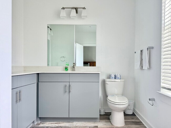 Building Photo - 542 Boulevard NE