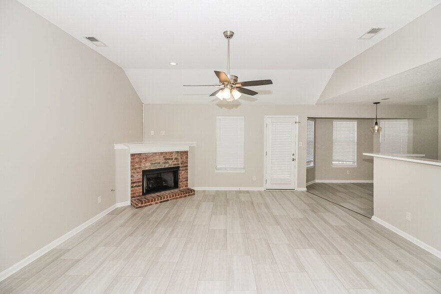 Building Photo - 1143 Breezy Valley Dr