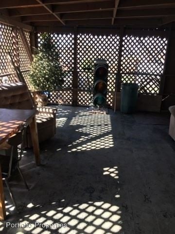 Building Photo - 811 1/2 Woodrow Ave