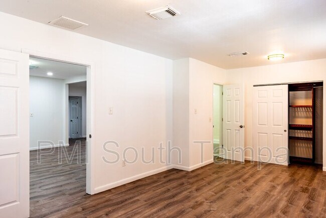 Building Photo - 3402 W Van Buren Dr