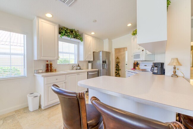 Building Photo - Fully furnished, 2-bedroom, 2 bath, 2 car garage villa