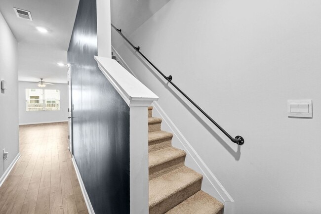 Building Photo - 4343 Newland St