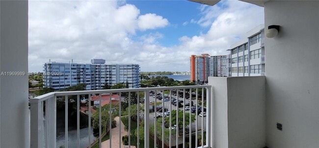 Building Photo - 1300 NE Miami Gardens Dr