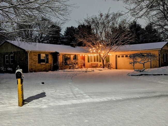 Building Photo - 18 Cricklewood Cir