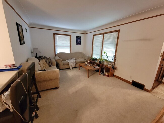 Building Photo - 3bd/2ba Mpls House with Optional 3rd Bd & ...