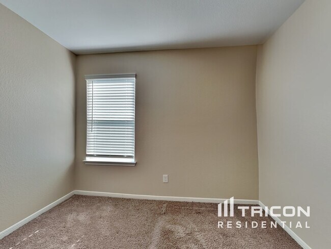 Building Photo - 805 Painted Bison Dr