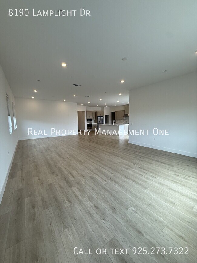 Building Photo - 8190 Lamplight Dr